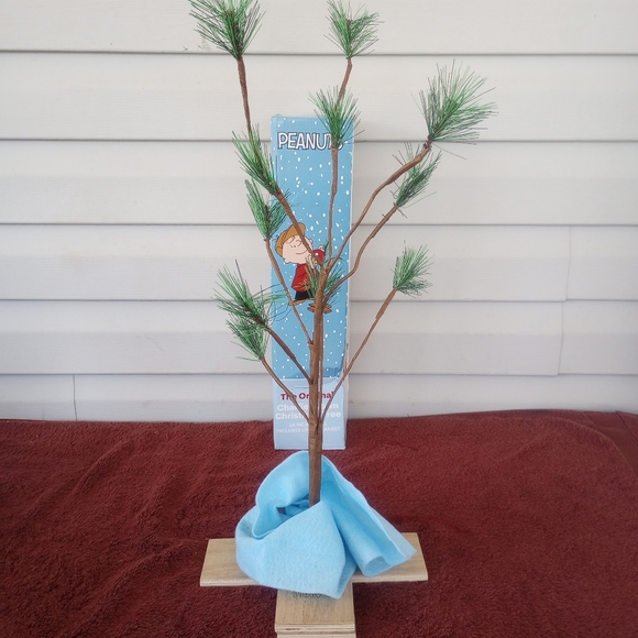 Peanuts Holiday Peanuts Charlie Brown Christmas Tree With Linuss Blanket Poshmark